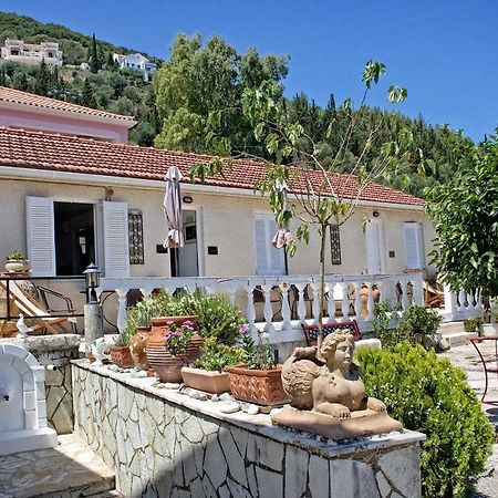 ואטי Elena Apartments Ithaca מראה חיצוני תמונה