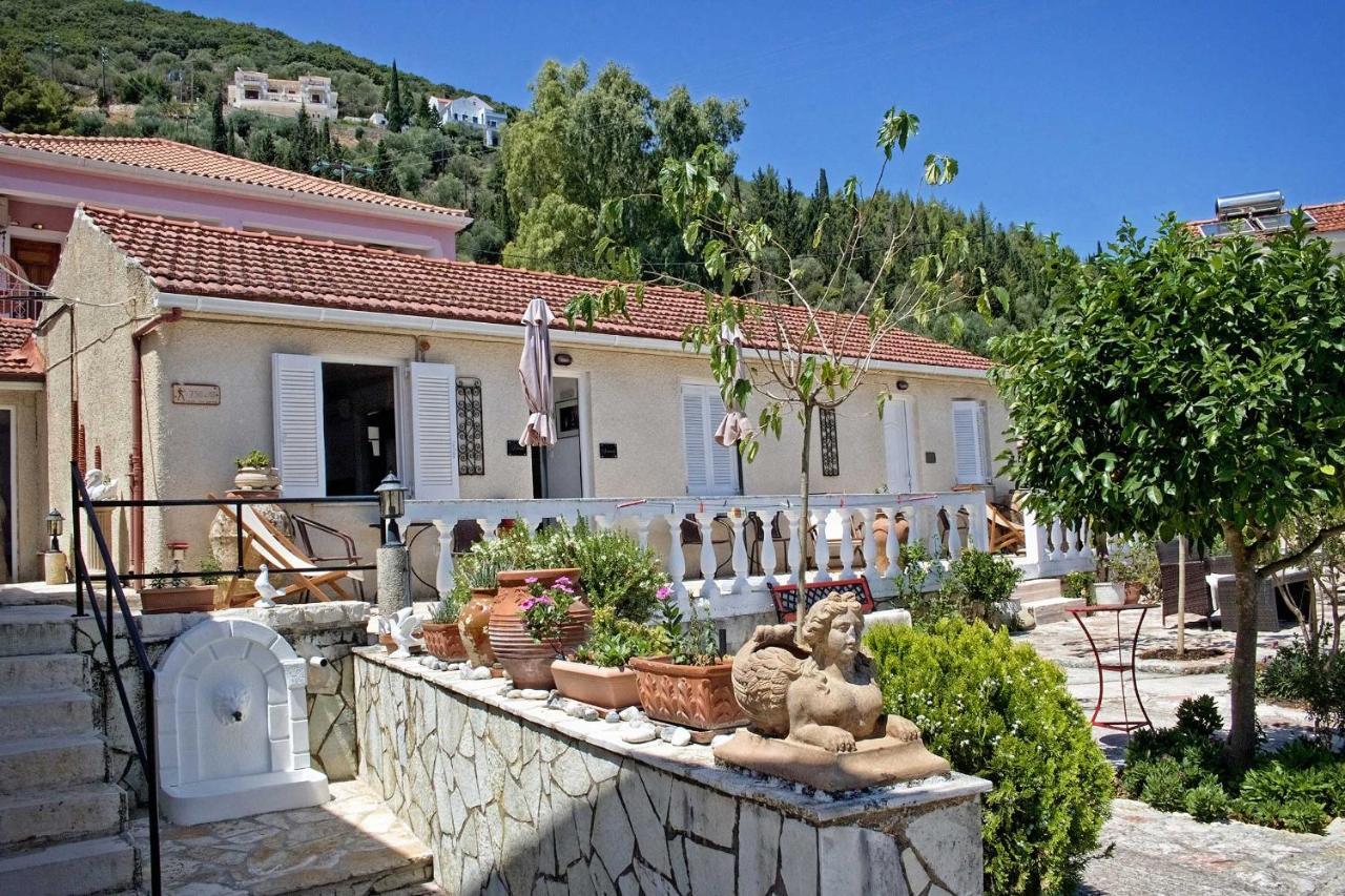 ואטי Elena Apartments Ithaca מראה חיצוני תמונה