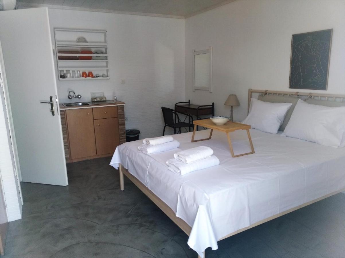 ואטי Elena Apartments Ithaca מראה חיצוני תמונה