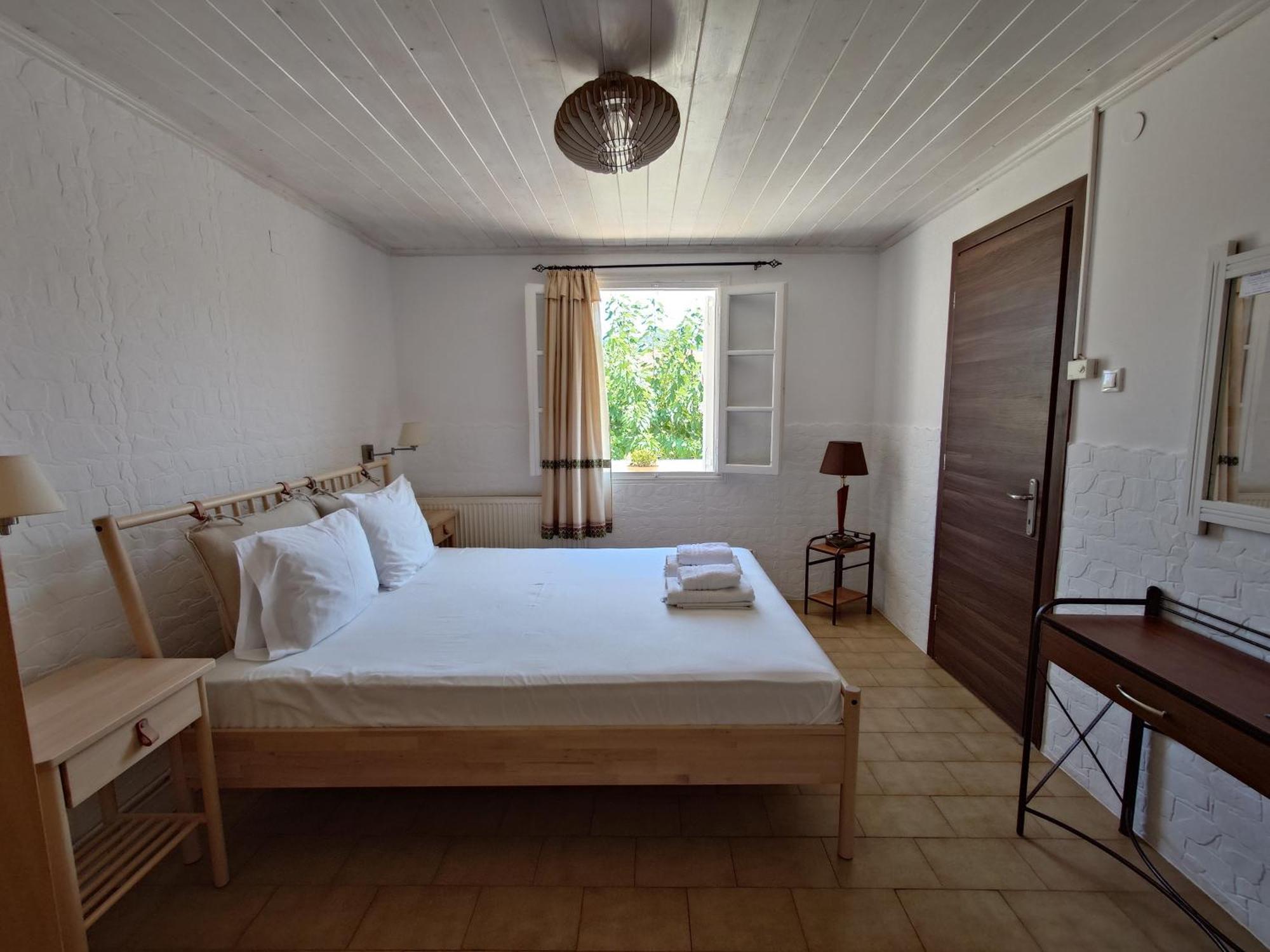 ואטי Elena Apartments Ithaca מראה חיצוני תמונה