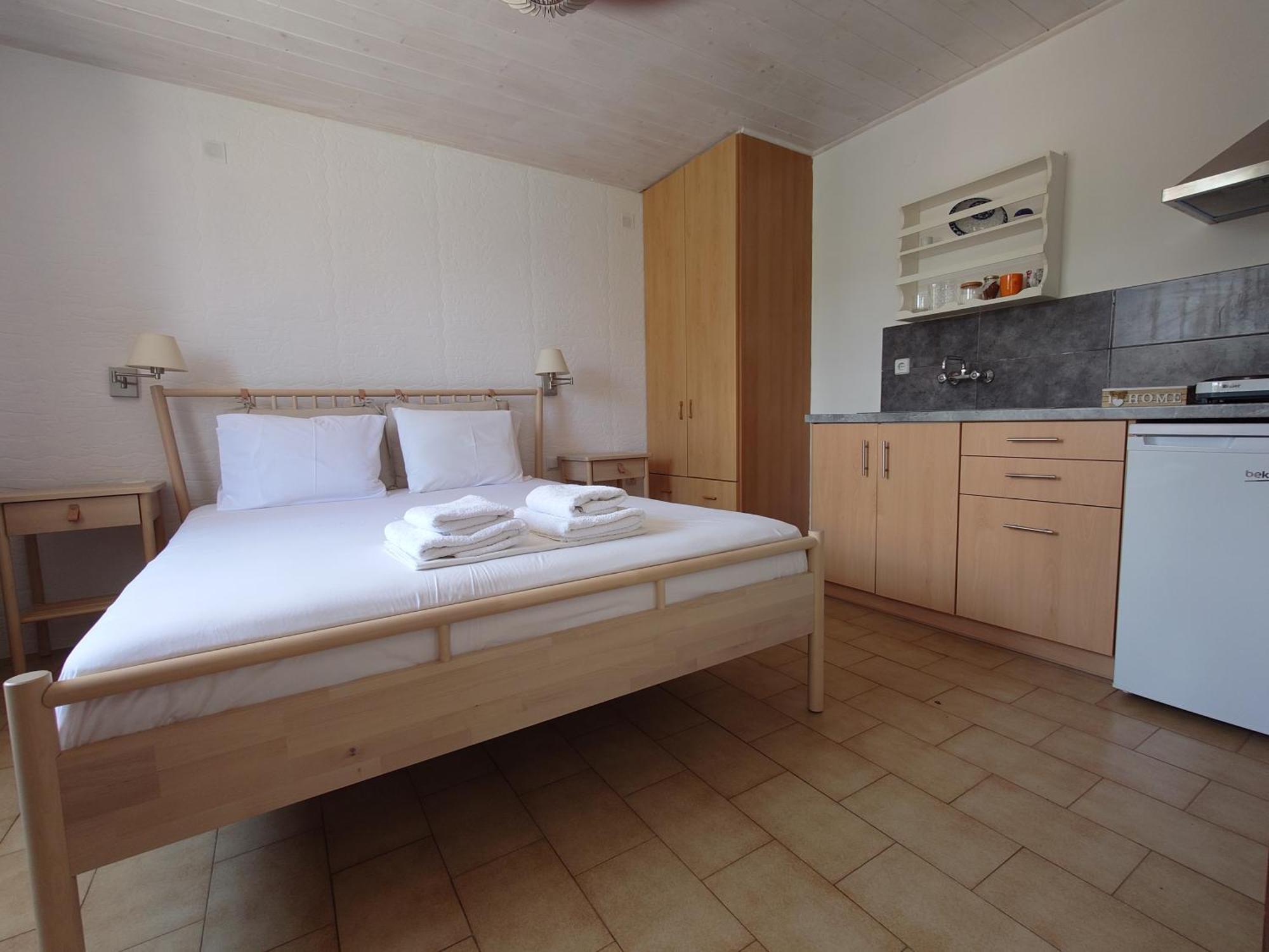ואטי Elena Apartments Ithaca מראה חיצוני תמונה