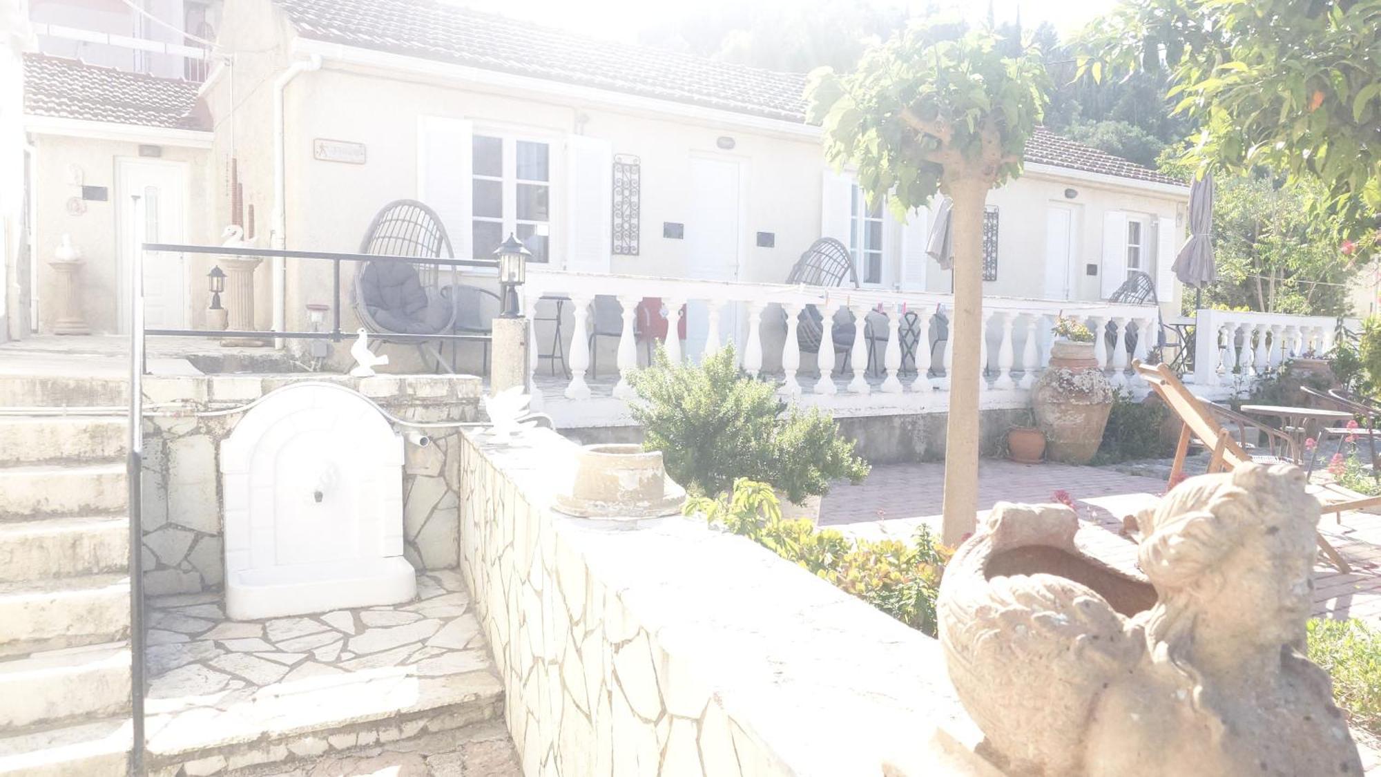 ואטי Elena Apartments Ithaca מראה חיצוני תמונה