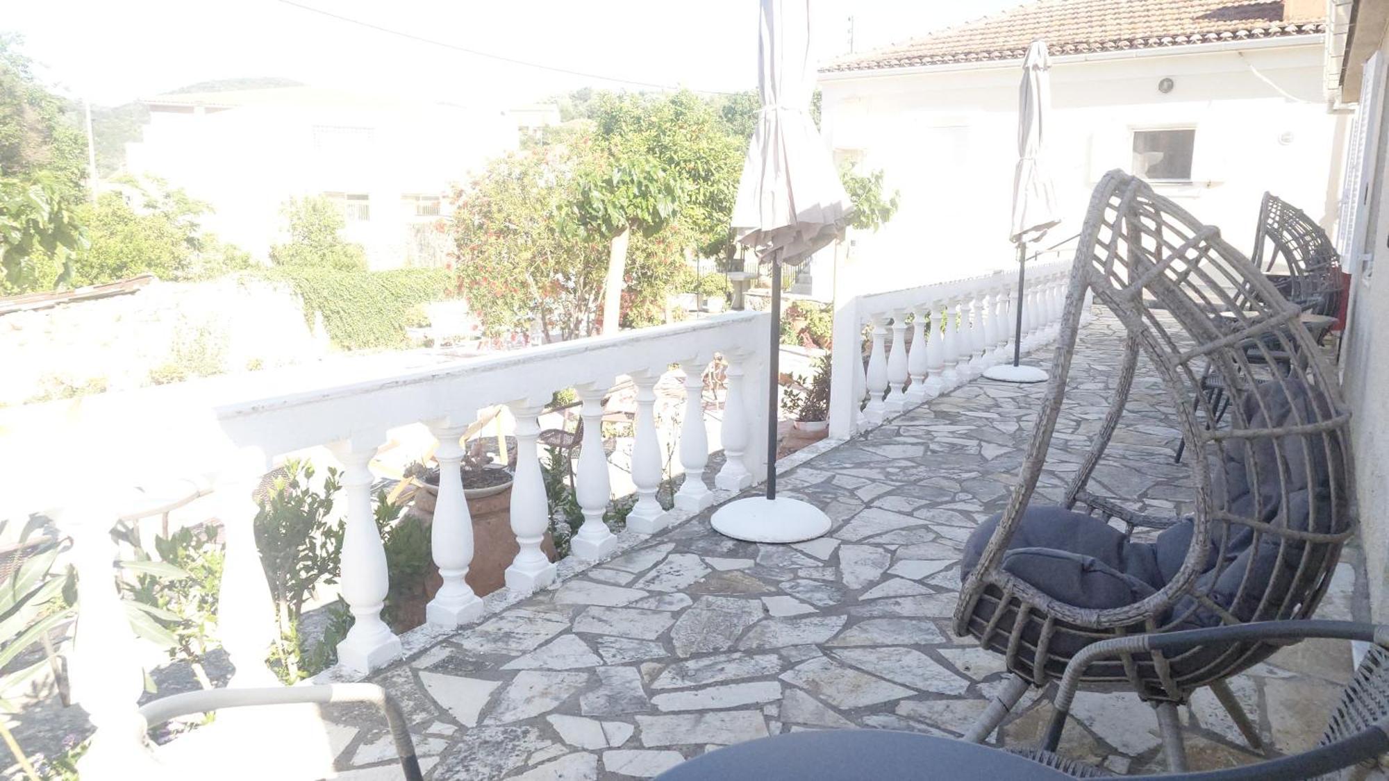 ואטי Elena Apartments Ithaca מראה חיצוני תמונה