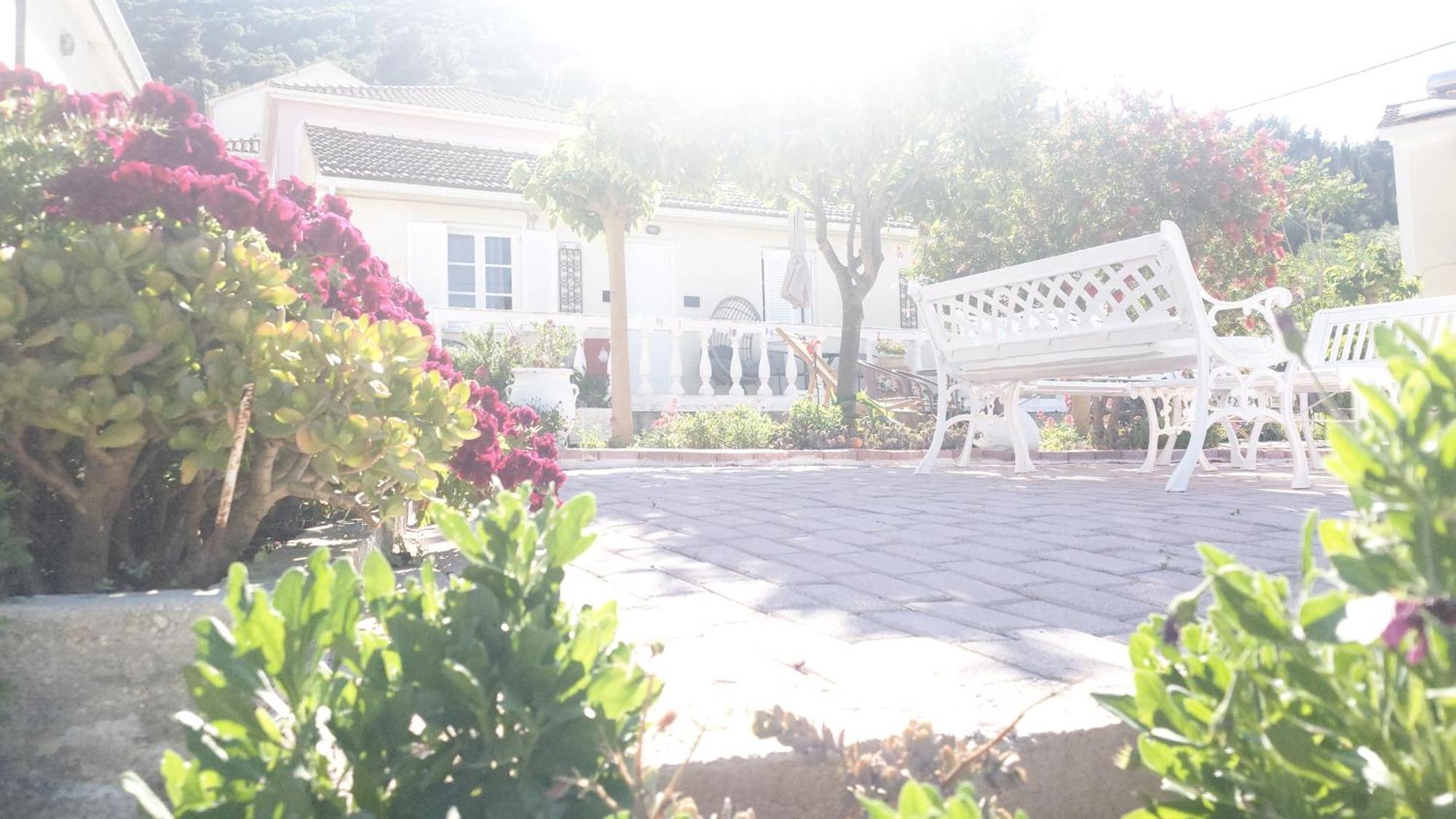 ואטי Elena Apartments Ithaca מראה חיצוני תמונה